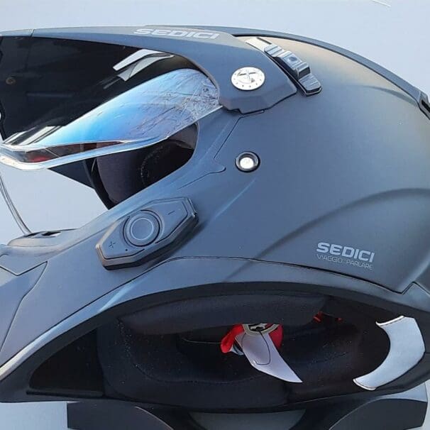 Side view of the Viaggio Parlare helmet