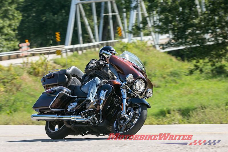 Harley-Davidson CVO Street Glide Limited Road Glide Boom Box rain wet infotainment audio techno