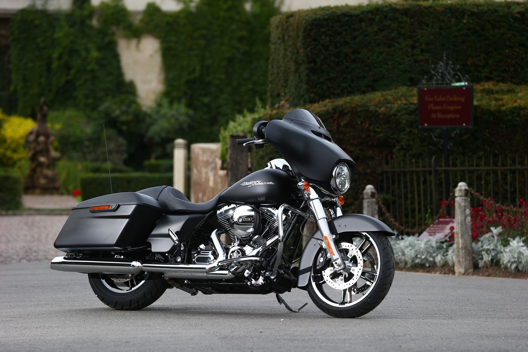 Harley Davidson Street Glide Wallpapers