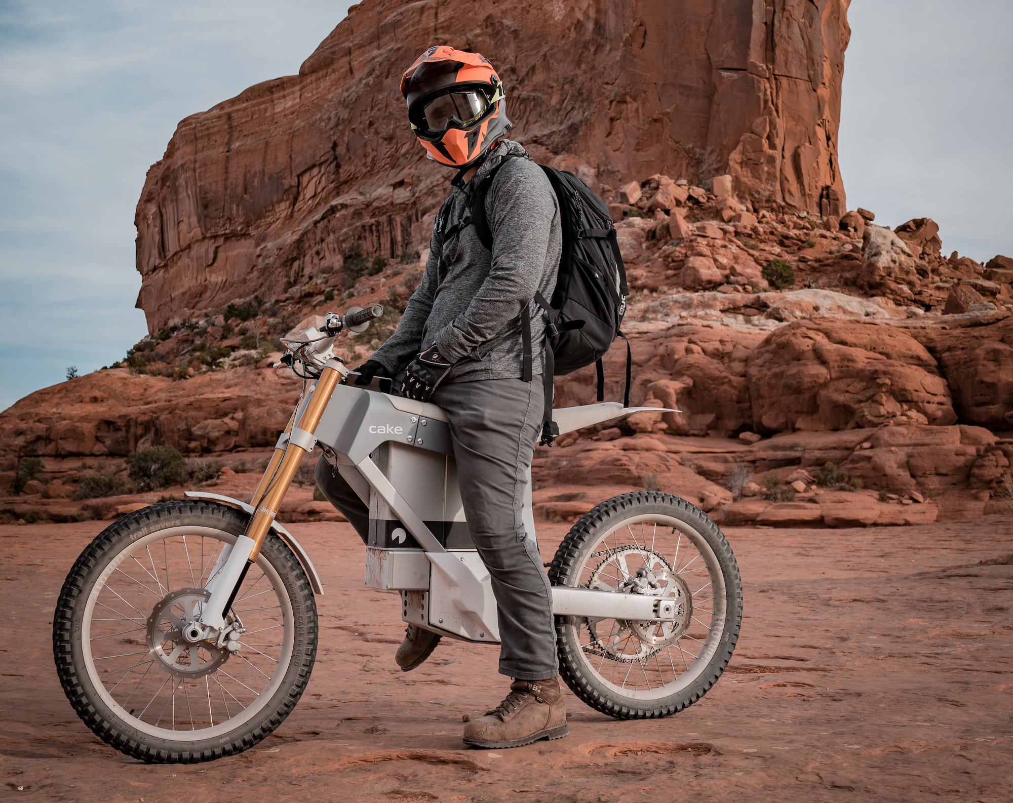 CAKE's versatile, zero-emission scoots. Media sourced from Gear Junkie.